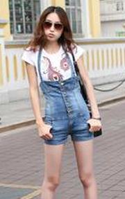 背带短裤配什么上衣 夏季非常流行的单品