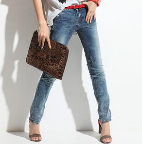 鱼嘴鞋和牛仔裤搭配 轻松应对换季天