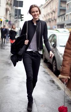 黑色小西装怎么搭配