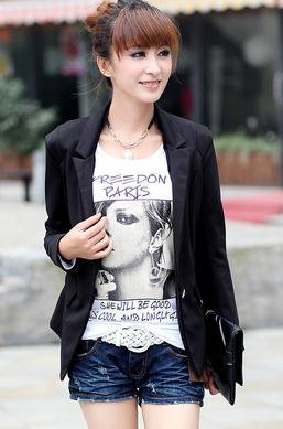 黑色小西装怎么搭配