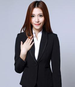 女式修身小西装的搭配推荐