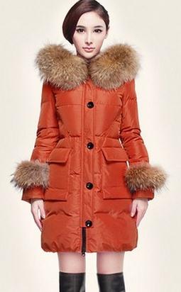 中长款女士羽绒服如何搭配时尚