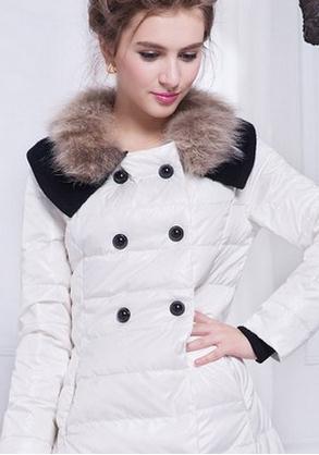 女款羽绒服时尚搭配推荐