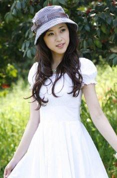 白色连衣裙如何搭配 白色连衣裙搭配要点