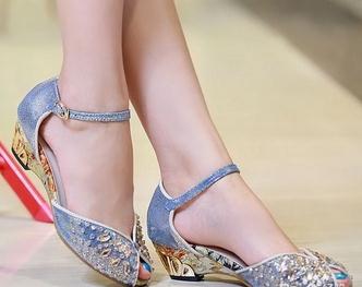 ����ȹ��ʲôЬ�Ӻÿ�