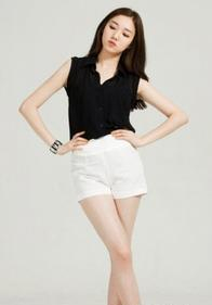 白色裤子显胖吗